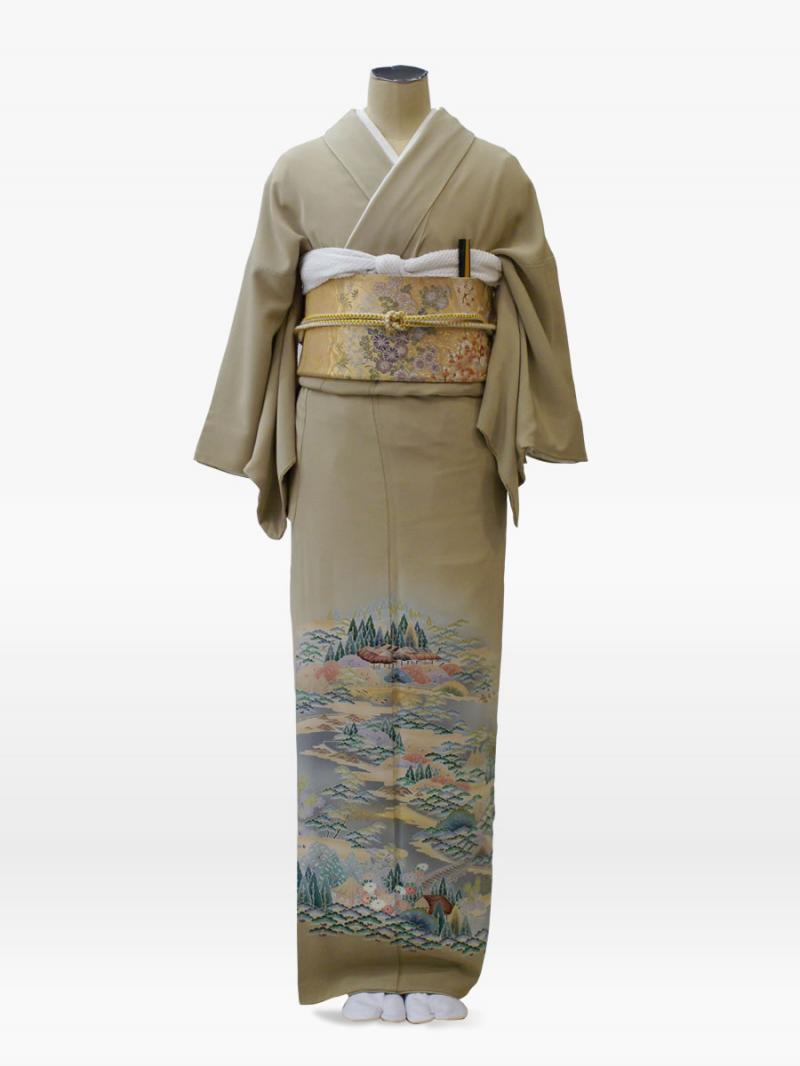 ベージュ色の自然風景文様の色留袖色