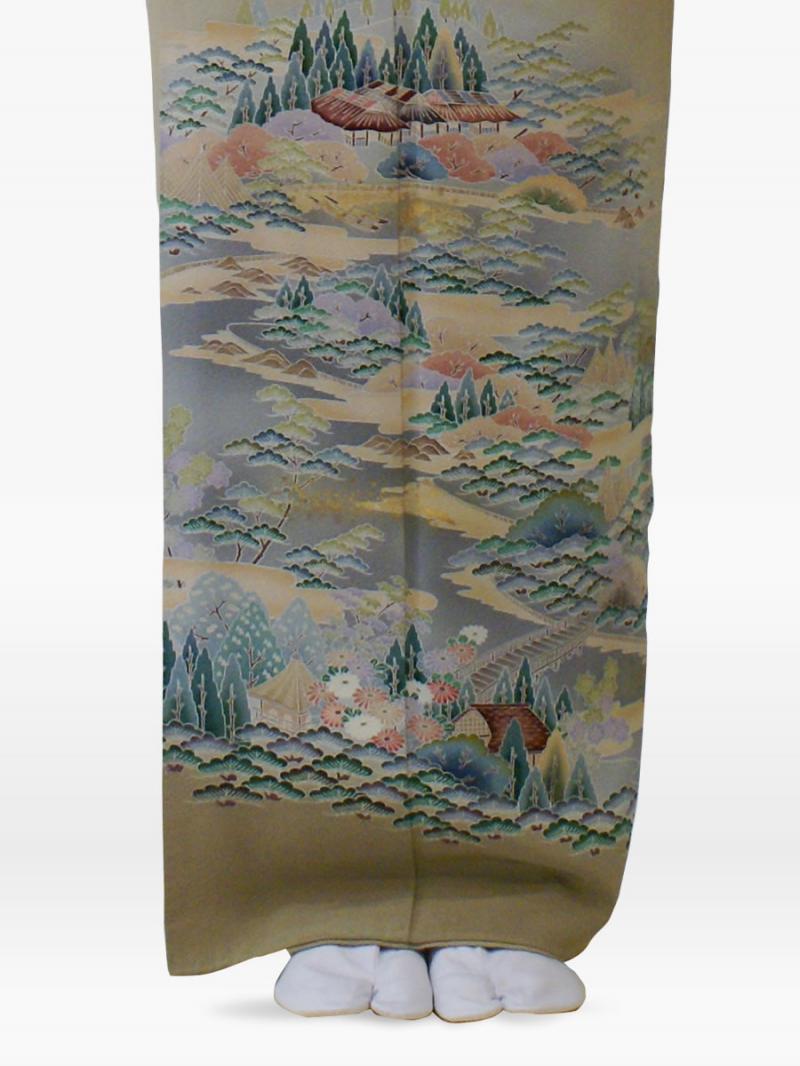 ベージュ色の自然風景文様の色留袖色