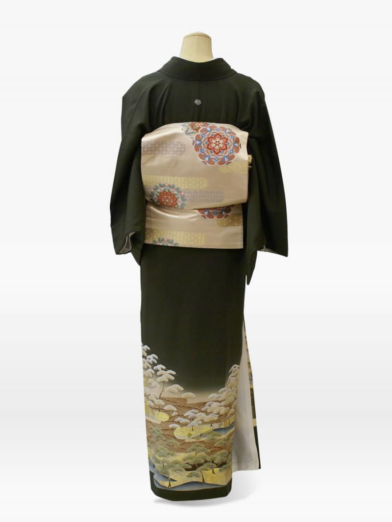   深緑グレー色の波に松林の色留袖