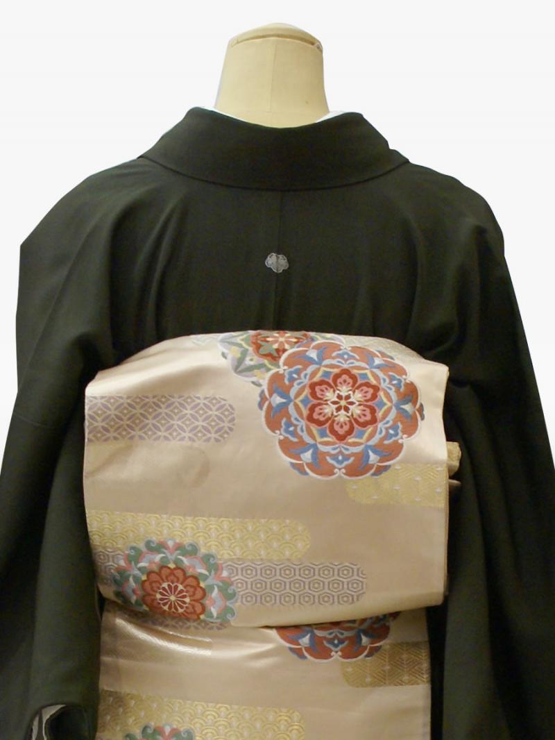   深緑グレー色の波に松林の色留袖