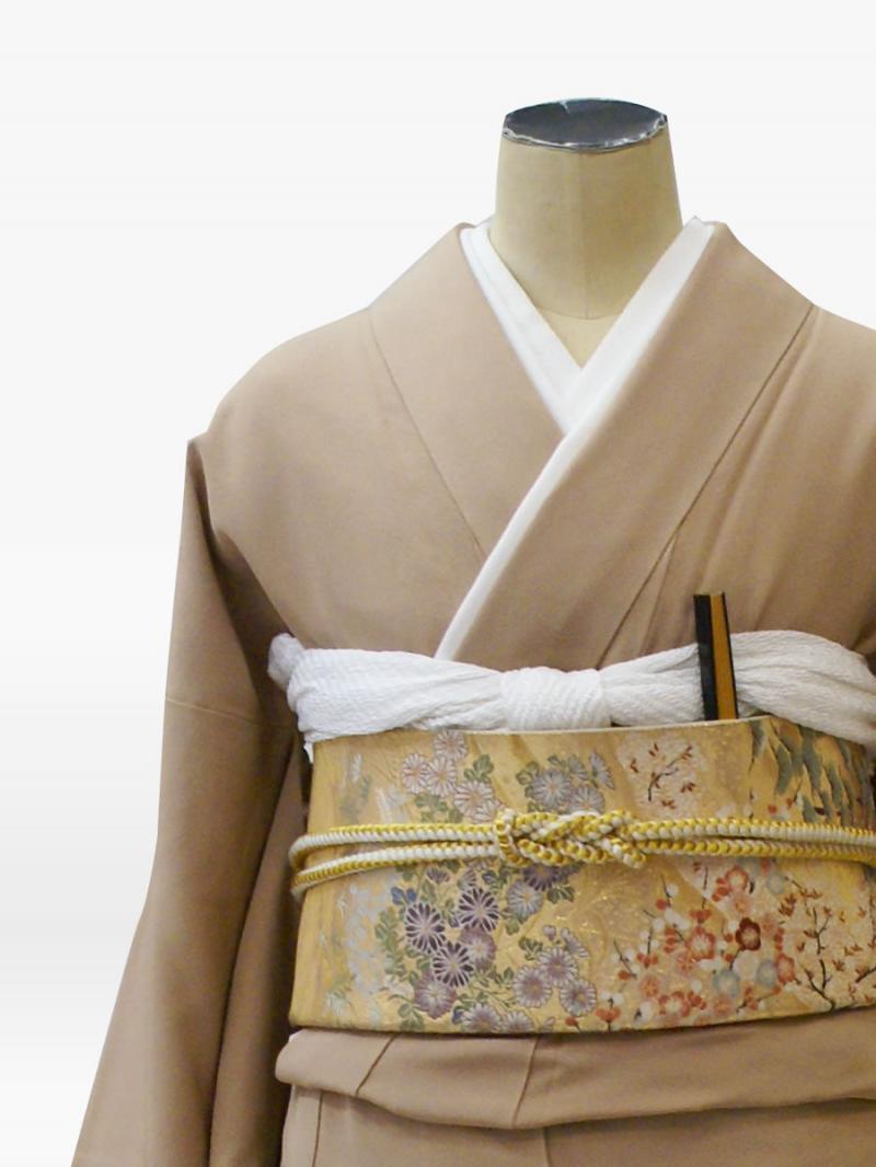 茶色ベージュ色の貝合せ源氏車京風景の色留袖