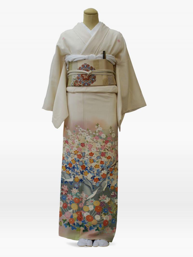 白色の満開の桜に菊鳥の色留袖