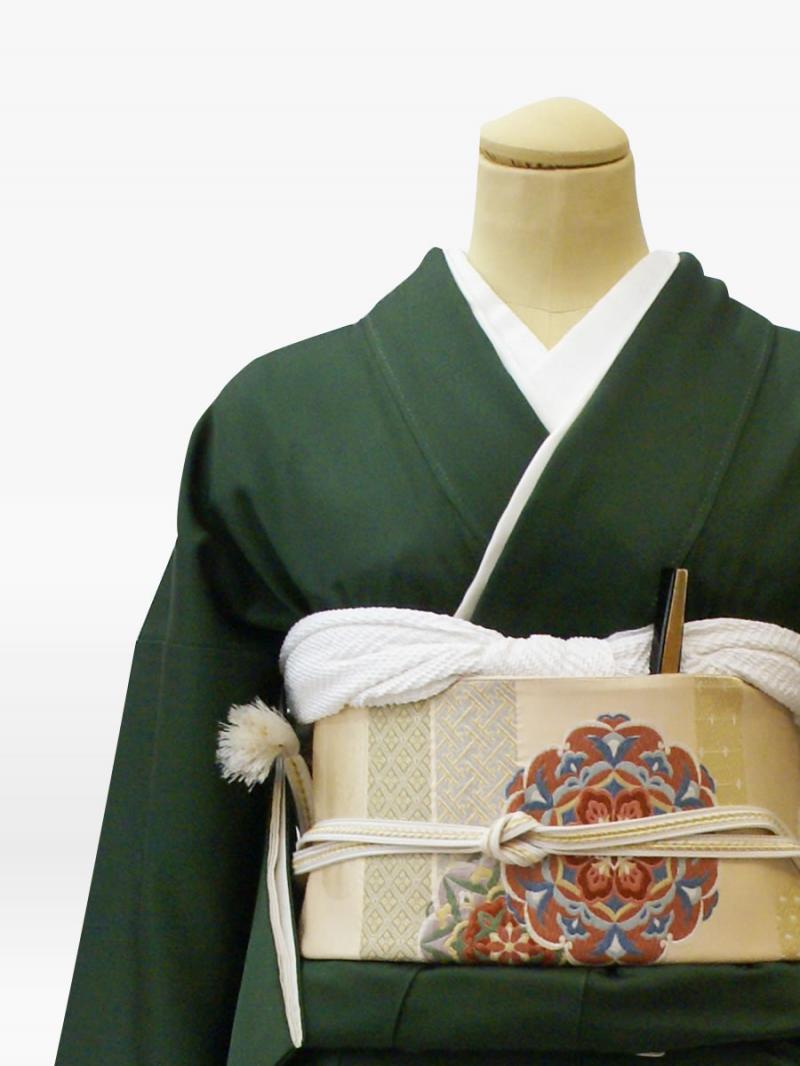 深緑色の自然風景文様の色留袖