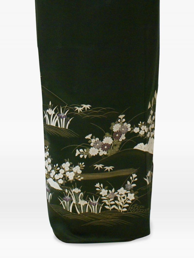 深緑色の自然風景文様の色留袖